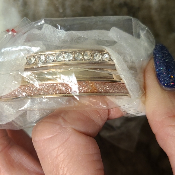 Bangle bracelets - Picture 2 of 3